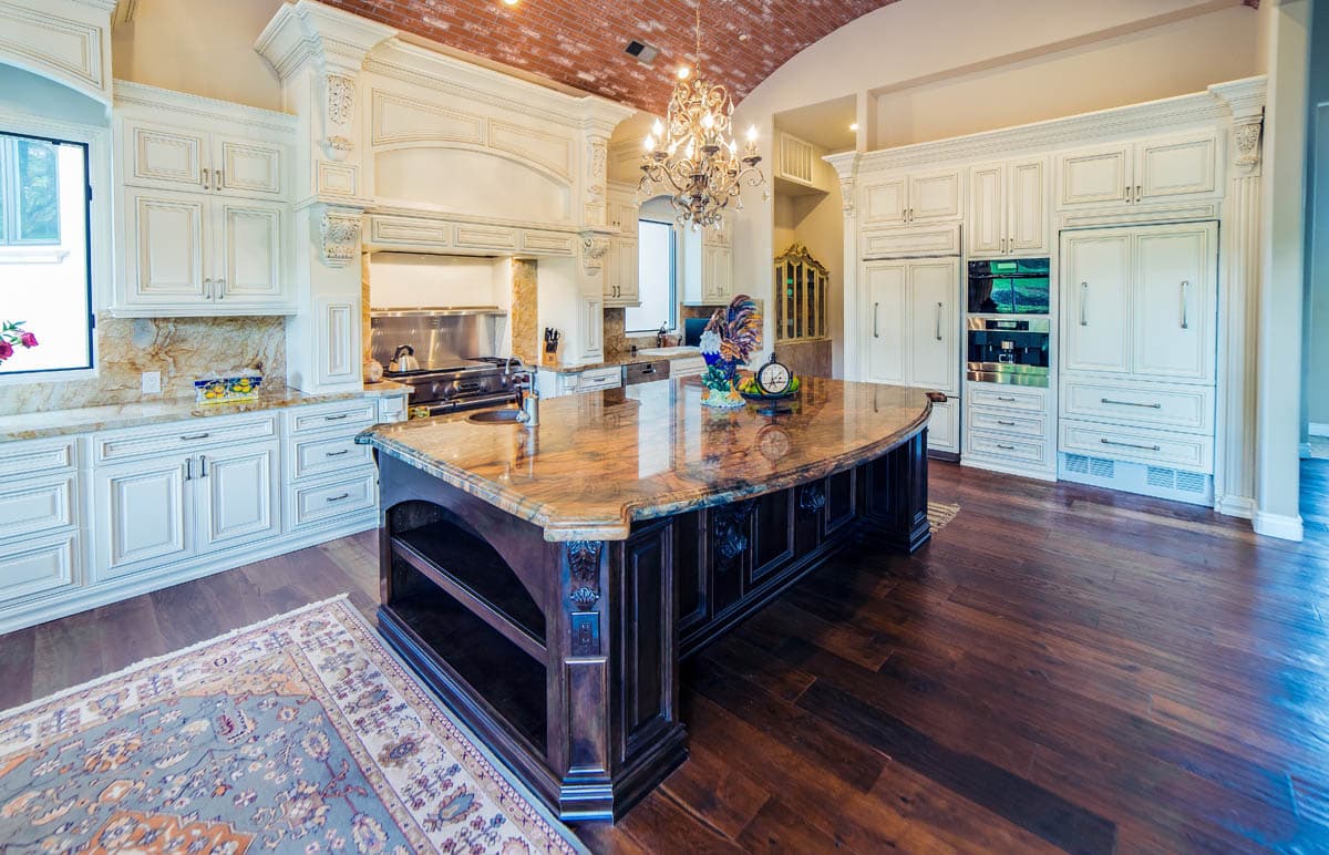 Custom kitchen cabinets built by AV's Cabinets — project photo 2