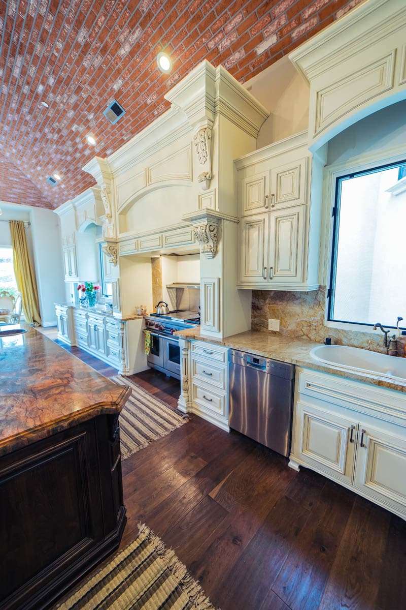 Custom kitchen cabinets built by AV's Cabinets — project photo 1