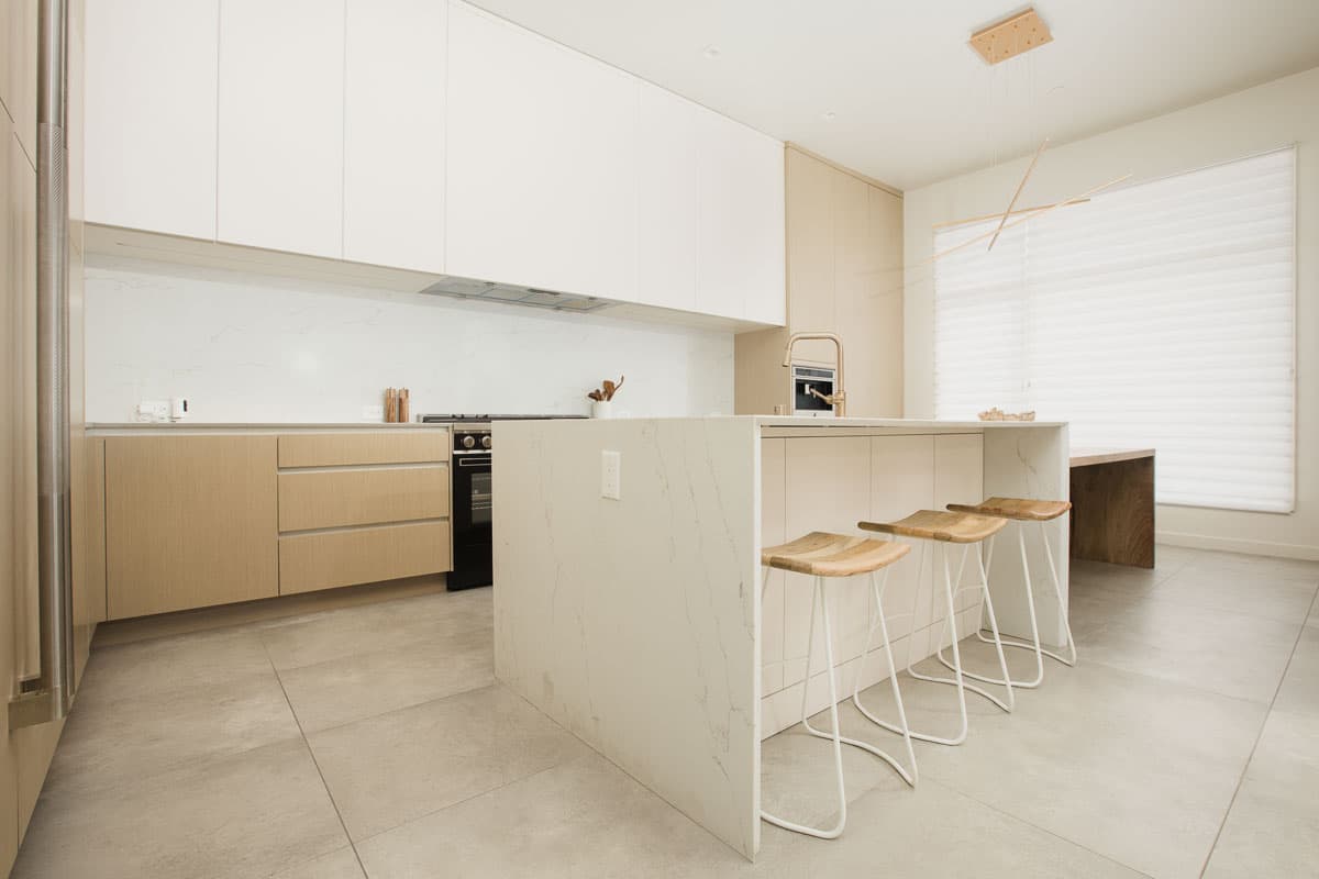 Cream and oak minimalist kitchen built by AV’s Cabinets
